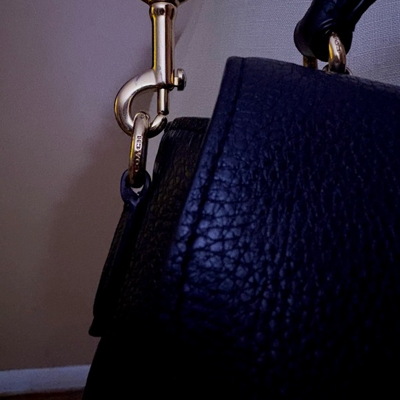 Classic Coach Crossbody Handbag - Picture 7 of 13